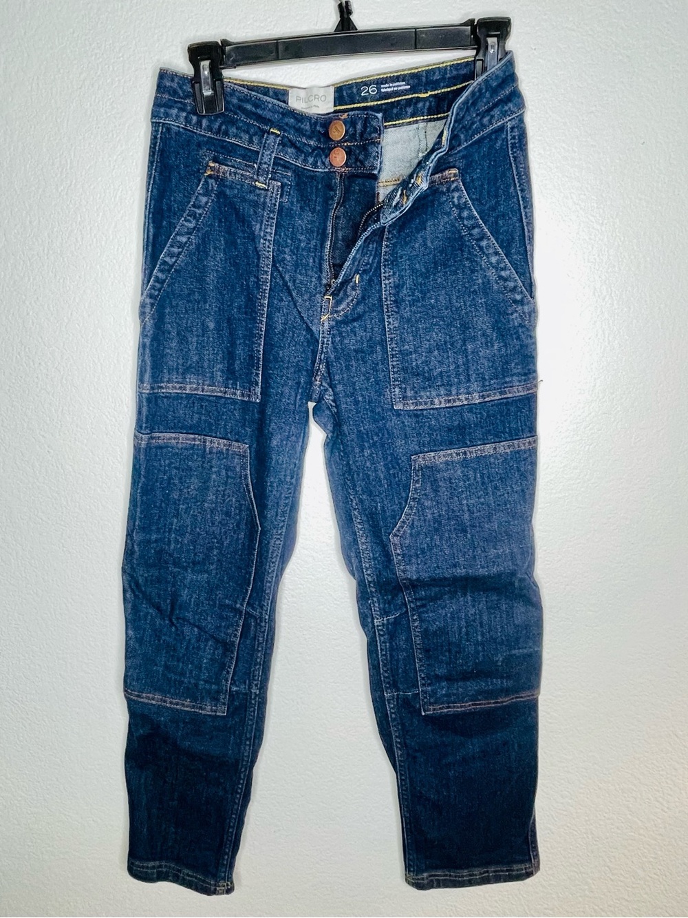 Pilcro Jeans Anthropologie 26 tapered barrel with Copper Stitching & Buttons